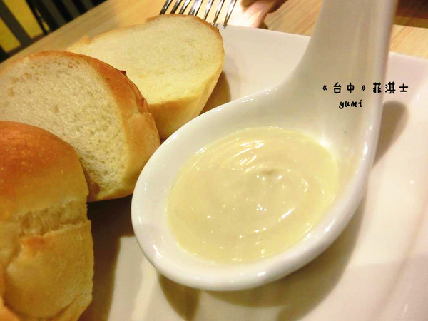 LOPHIL'S菲淇士義式廚房：【台中食記】一中商圈學生最愛♥平價義大利麵@LOPHIL'S菲淇士義式廚房