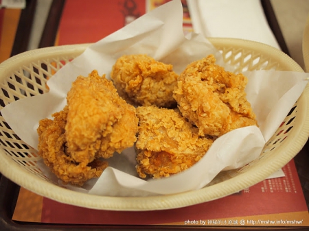 肯德基(台中五權餐廳):景深都沒控制好XD 不過餓了也沒辦法 ~ 台中〞肯德基KFC〞五權店