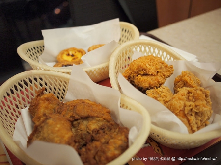 肯德基(台中五權餐廳):景深都沒控制好XD 不過餓了也沒辦法 ~ 台中〞肯德基KFC〞五權店