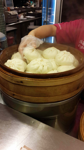 周老爸的巴掌包子(阪急專櫃):【羽諾食記】周老爸的巴掌包子