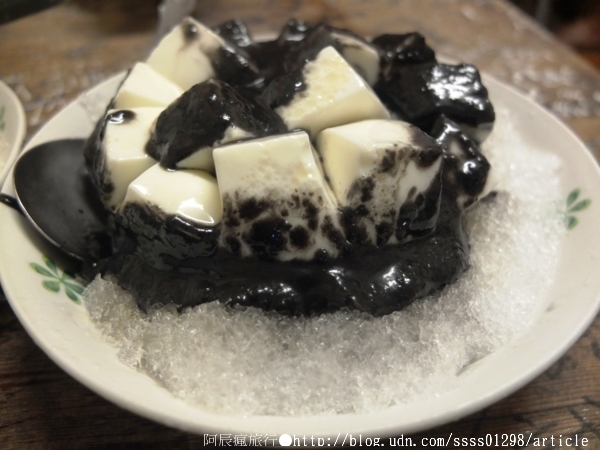 懷舊小棧：【美食特搜。台南中西區】懷舊小棧。府城頂級豆腐冰品