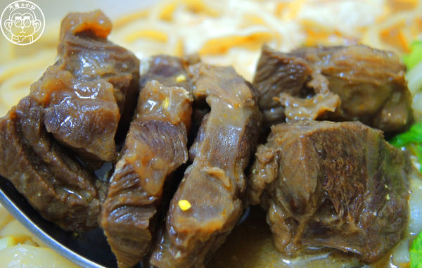 小林牛肉麵：哩哩摳摳【創造宅經濟･台中小林牛肉麵】牛肉麵和獅子頭絕配