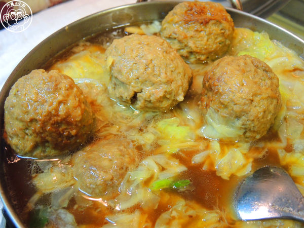 小林牛肉麵：哩哩摳摳【創造宅經濟･台中小林牛肉麵】牛肉麵和獅子頭絕配