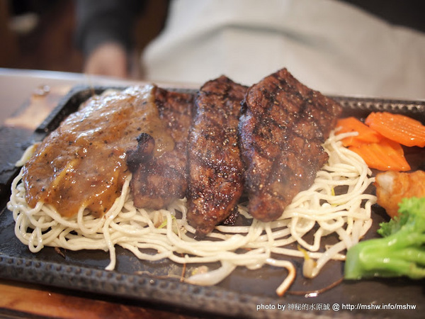 赤鬼炙燒牛排館(崇德店):【食記】嘖嘖…這麼X難怪年終有90個月 @ 台中北屯-赤鬼牛排-崇德店