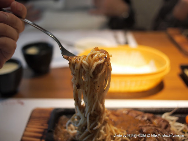 赤鬼炙燒牛排館(崇德店):【食記】嘖嘖…這麼X難怪年終有90個月 @ 台中北屯-赤鬼牛排-崇德店