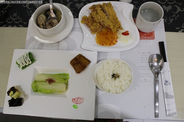 雅風筑雲：台中【雅風筑雲】藝園餐廳❤美食與藝術的結合，彷彿罝身於博物館用餐~103.04.20