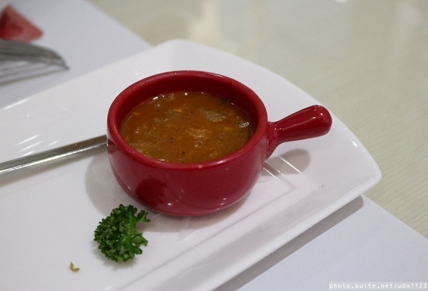 雅風筑雲：台中【雅風筑雲】藝園餐廳❤美食與藝術的結合，彷彿罝身於博物館用餐~103.04.20