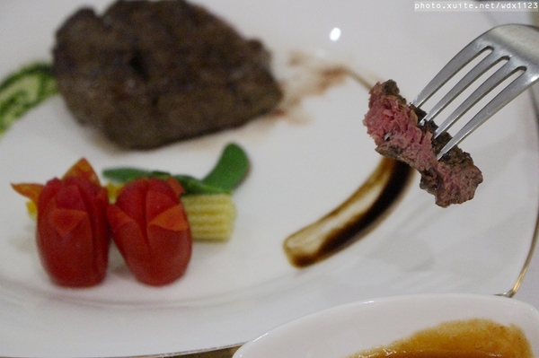 雅風筑雲：台中【雅風筑雲】藝園餐廳❤美食與藝術的結合，彷彿罝身於博物館用餐~103.04.20