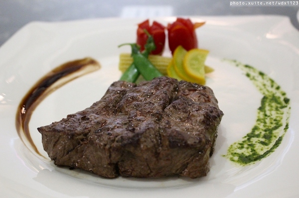 雅風筑雲：台中【雅風筑雲】藝園餐廳❤美食與藝術的結合，彷彿罝身於博物館用餐~103.04.20