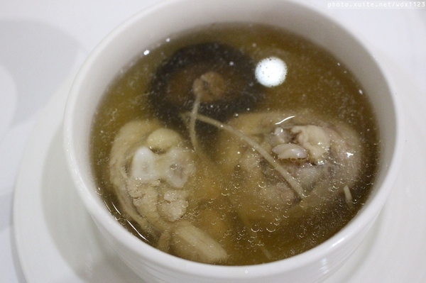 雅風筑雲：台中【雅風筑雲】藝園餐廳❤美食與藝術的結合，彷彿罝身於博物館用餐~103.04.20