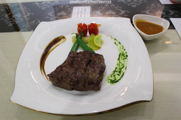 雅風筑雲：台中【雅風筑雲】藝園餐廳❤美食與藝術的結合，彷彿罝身於博物館用餐~103.04.20