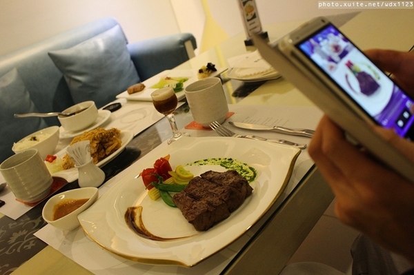 雅風筑雲：台中【雅風筑雲】藝園餐廳❤美食與藝術的結合，彷彿罝身於博物館用餐~103.04.20