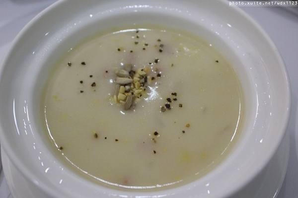 雅風筑雲：台中【雅風筑雲】藝園餐廳❤美食與藝術的結合，彷彿罝身於博物館用餐~103.04.20