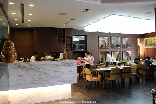 雅風筑雲：台中【雅風筑雲】藝園餐廳❤美食與藝術的結合，彷彿罝身於博物館用餐~103.04.20