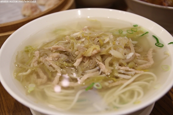 鼎泰豐(台中大遠百店):鼎泰豐in台中大遠百~皮薄餡多滋味好,實在好吃咧❤103.4.12&05.24