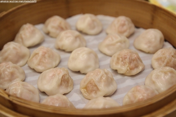 鼎泰豐(台中大遠百店):鼎泰豐in台中大遠百~皮薄餡多滋味好,實在好吃咧❤103.4.12&05.24