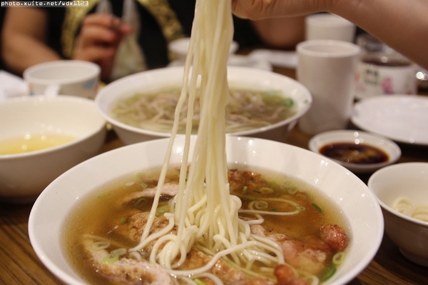 鼎泰豐(台中大遠百店):鼎泰豐in台中大遠百~皮薄餡多滋味好,實在好吃咧❤103.4.12&05.24