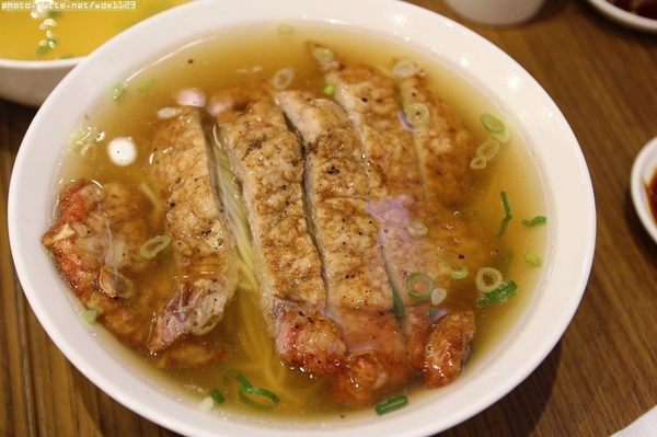 鼎泰豐(台中大遠百店):鼎泰豐in台中大遠百~皮薄餡多滋味好,實在好吃咧❤103.4.12&05.24