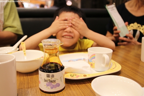 鼎泰豐(台中大遠百店):鼎泰豐in台中大遠百~皮薄餡多滋味好,實在好吃咧❤103.4.12&05.24