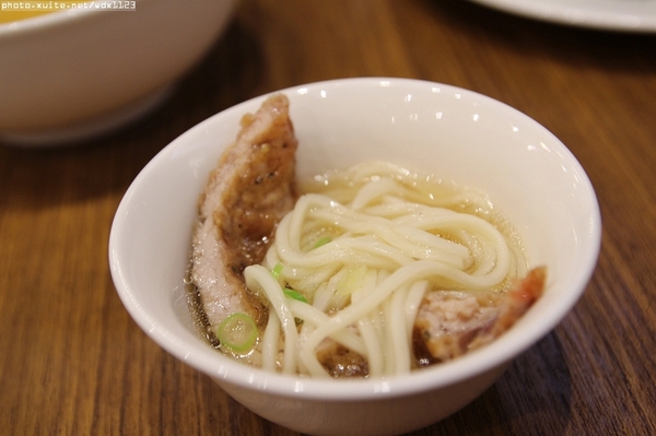 鼎泰豐(台中大遠百店):鼎泰豐in台中大遠百~皮薄餡多滋味好,實在好吃咧❤103.4.12&05.24