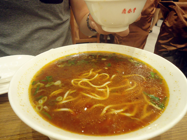 鼎泰豐(台中大遠百店)：【台中食記】朝聖頂級小籠湯包滿足你的味蕾@台中大遠百鼎泰豐