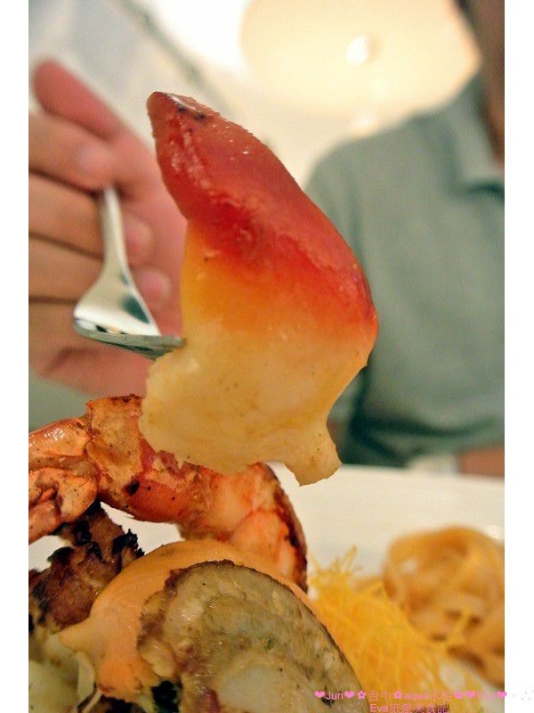 aqua水相法義料理(大遠百店)：【食記】oO。。台中　aqua水相法義料理　來這裡有美美的馬卡龍裝飾尬逼和愛麗絲夢遊仙境的下午茶陪伴大家～o○。