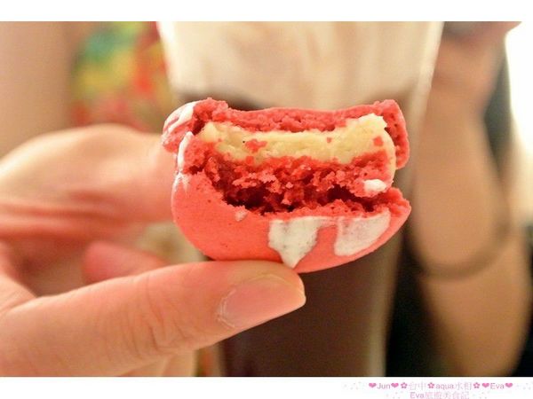 aqua水相法義料理(大遠百店)：【食記】oO。。台中　aqua水相法義料理　來這裡有美美的馬卡龍裝飾尬逼和愛麗絲夢遊仙境的下午茶陪伴大家～o○。