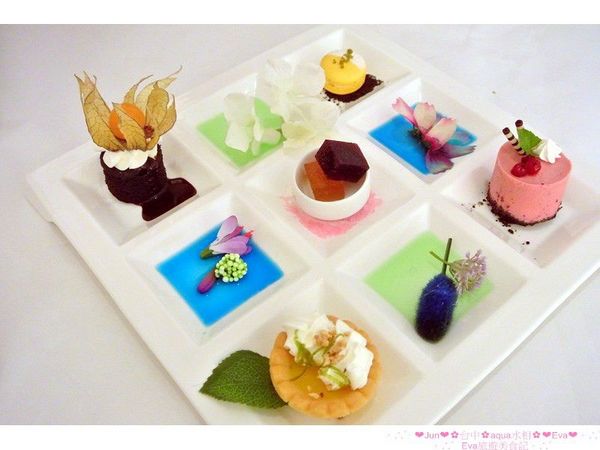 aqua水相法義料理(大遠百店)：【食記】oO。。台中　aqua水相法義料理　來這裡有美美的馬卡龍裝飾尬逼和愛麗絲夢遊仙境的下午茶陪伴大家～o○。
