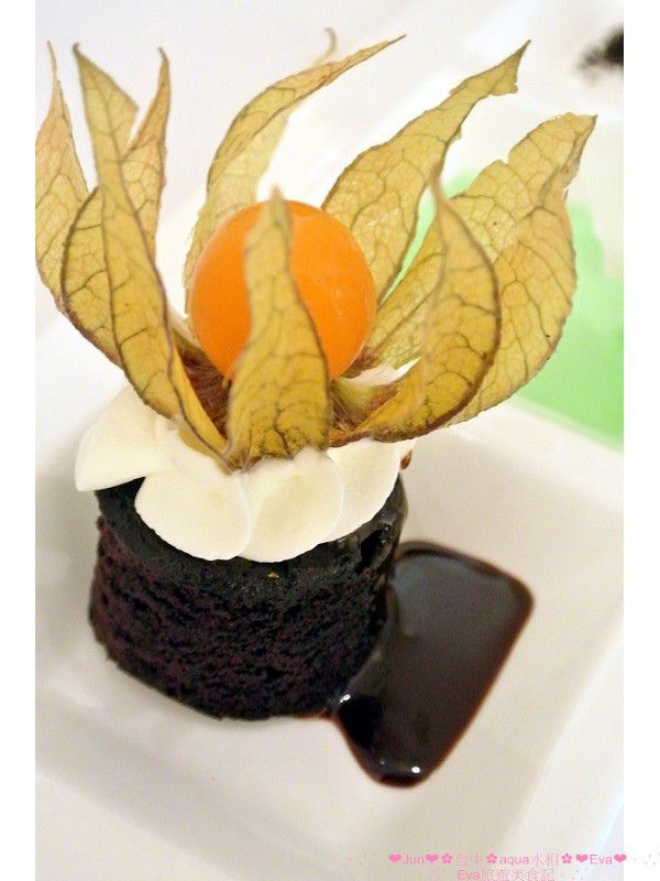 aqua水相法義料理(大遠百店)：【食記】oO。。台中　aqua水相法義料理　來這裡有美美的馬卡龍裝飾尬逼和愛麗絲夢遊仙境的下午茶陪伴大家～o○。
