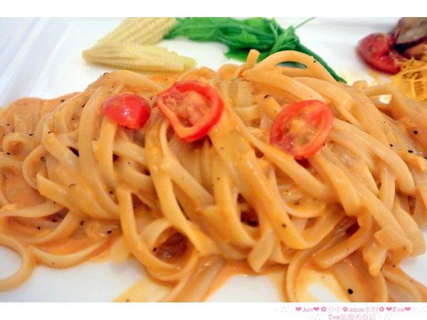 aqua水相法義料理(大遠百店)：【食記】oO。。台中　aqua水相法義料理　來這裡有美美的馬卡龍裝飾尬逼和愛麗絲夢遊仙境的下午茶陪伴大家～o○。