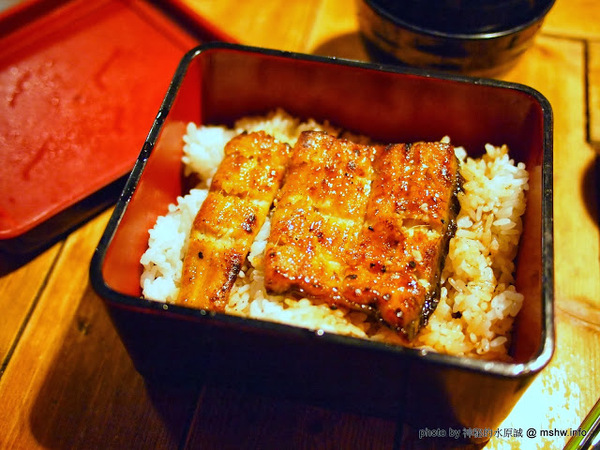 大東屋:【食記】台中大東屋日本料理鰻魚專賣朝富總店@西屯秋紅谷 : 中部知名鰻魚飯,味道尚可,但份量好像有點對不起他的價格?!
