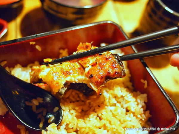 大東屋:【食記】台中大東屋日本料理鰻魚專賣朝富總店@西屯秋紅谷 : 中部知名鰻魚飯,味道尚可,但份量好像有點對不起他的價格?!