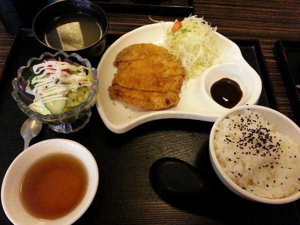 千衛和風食堂(中科店)：餐點上還有很大的進步空間 ，吃起來有點空虛  