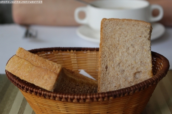 波納義廚：波納義廚✪價格實惠、深受學生喜愛的餐廳~103.04.23