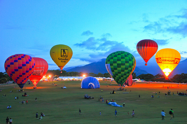 鹿野高台：[遊記]【台東】鹿野高台。 2013台灣國際熱氣球嘉年華 (上)