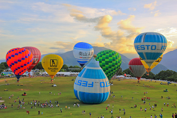 鹿野高台：[遊記]【台東】鹿野高台。 2013台灣國際熱氣球嘉年華 (上)