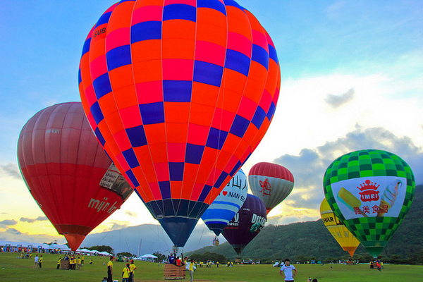 鹿野高台：[遊記]【台東】鹿野高台。 2013台灣國際熱氣球嘉年華 (上)