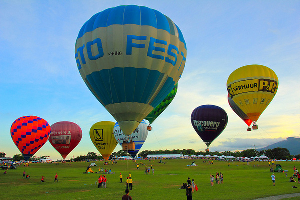 鹿野高台：[遊記]【台東】鹿野高台。 2013台灣國際熱氣球嘉年華 (上)