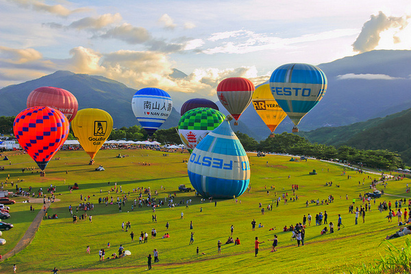 鹿野高台：[遊記]【台東】鹿野高台。 2013台灣國際熱氣球嘉年華 (上)