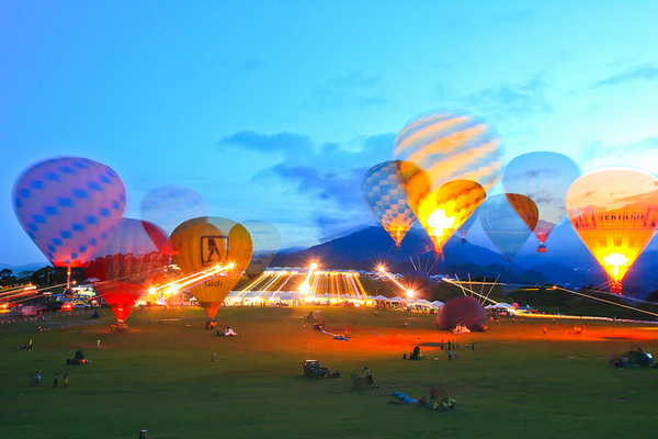 鹿野高台：[遊記]【台東】鹿野高台。 2013台灣國際熱氣球嘉年華 (上)