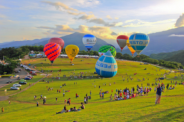 鹿野高台：[遊記]【台東】鹿野高台。 2013台灣國際熱氣球嘉年華 (上)