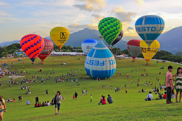 鹿野高台：[遊記]【台東】鹿野高台。 2013台灣國際熱氣球嘉年華 (上)