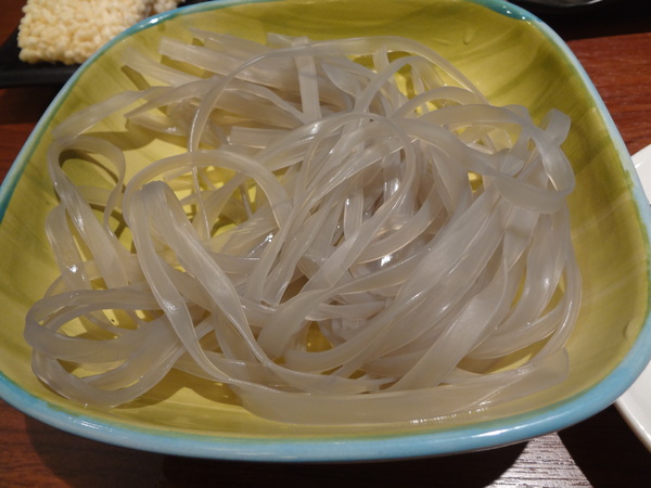 臥龍城巴蜀麻辣燙-麻辣火鍋專賣(原爭紅麻辣火鍋)：1021208[官本金文愛台灣口碑券第20彈]臥龍城巴蜀麻辣燙火鍋好吃到諸葛孔明都不打戰三分天下只想鴛鴦溺在一起