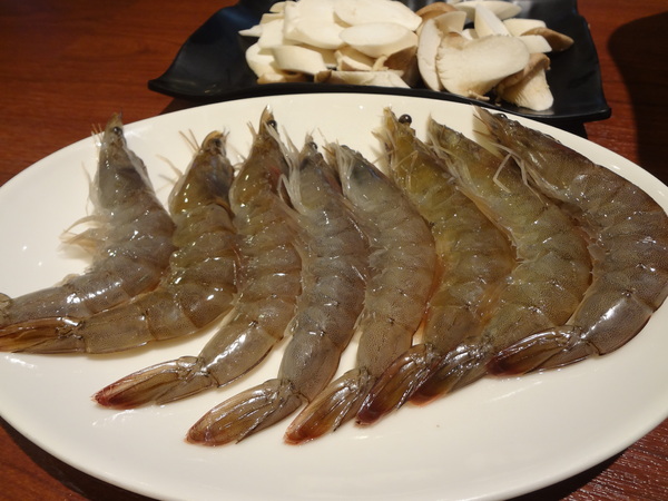 臥龍城巴蜀麻辣燙-麻辣火鍋專賣(原爭紅麻辣火鍋)：1021208[官本金文愛台灣口碑券第20彈]臥龍城巴蜀麻辣燙火鍋好吃到諸葛孔明都不打戰三分天下只想鴛鴦溺在一起