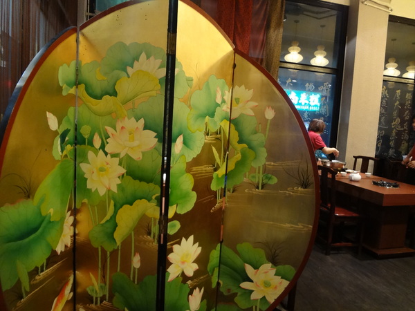 臥龍城巴蜀麻辣燙-麻辣火鍋專賣(原爭紅麻辣火鍋)：1021208[官本金文愛台灣口碑券第20彈]臥龍城巴蜀麻辣燙火鍋好吃到諸葛孔明都不打戰三分天下只想鴛鴦溺在一起