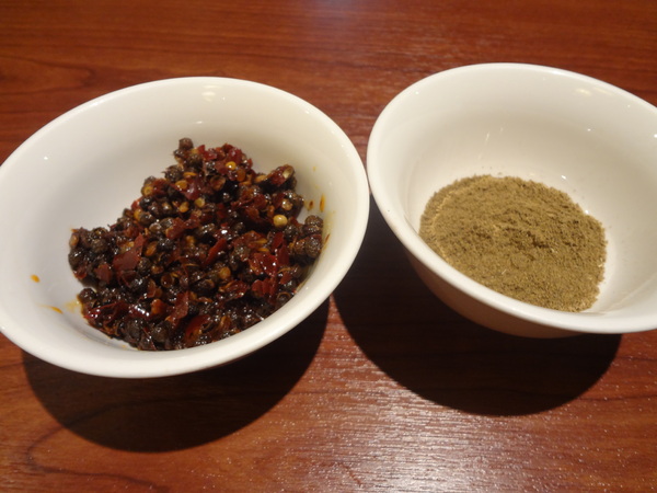 臥龍城巴蜀麻辣燙-麻辣火鍋專賣(原爭紅麻辣火鍋)：1021208[官本金文愛台灣口碑券第20彈]臥龍城巴蜀麻辣燙火鍋好吃到諸葛孔明都不打戰三分天下只想鴛鴦溺在一起