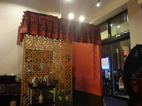 臥龍城巴蜀麻辣燙-麻辣火鍋專賣(原爭紅麻辣火鍋)：1021208[官本金文愛台灣口碑券第20彈]臥龍城巴蜀麻辣燙火鍋好吃到諸葛孔明都不打戰三分天下只想鴛鴦溺在一起