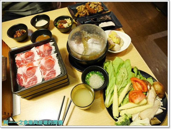 麻辣一村:捷運忠孝復興站東區美食 麻辣一村火鍋吃到飽~黑毛和牛盡情吃