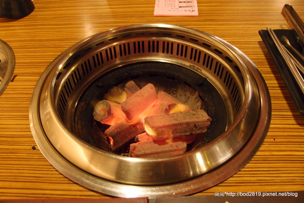 烤狀猿日式炭火燒烤(成都店):【台中西屯】烤狀猿日式炭火燒烤(成都店)-醃製肉品口味挺重的,但服務還不錯!