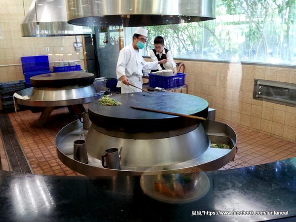 台中牛排館&元太祖蒙古烤肉(中科店)：【台中西屯】台中牛排館&元太祖蒙古烤肉－平日中午吃粗飽還ＯＫ啦